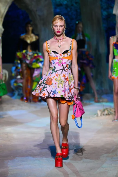 Look 54